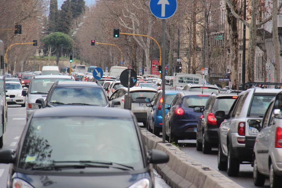 Firenze, stop ai diesel Euro 5 dal primo giugno. Ma solo sul viale dove c’è la centralina di rilevazione delle polveri