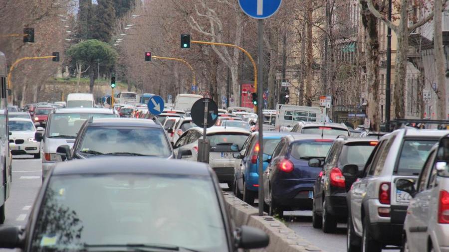 Firenze, stop ai diesel Euro 5 dal primo giugno. Ma solo sul viale dove c’è la centralina di rilevazione delle polveri