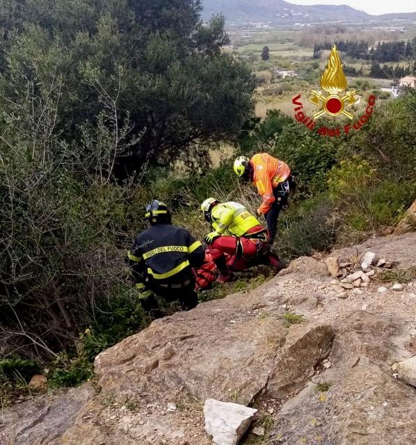 Scalatrice 20enne cade rovinosamente dalla parete del castello di Posada: in ospedale a Sassari con l’elisoccorso