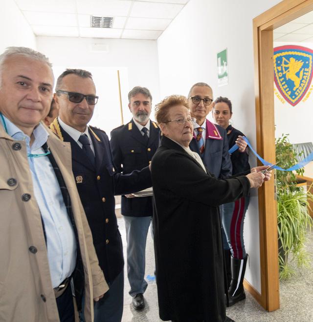 Polizia stradale di Modena, un’aula per Girone «Un’emozione nel ricordo di papà» 