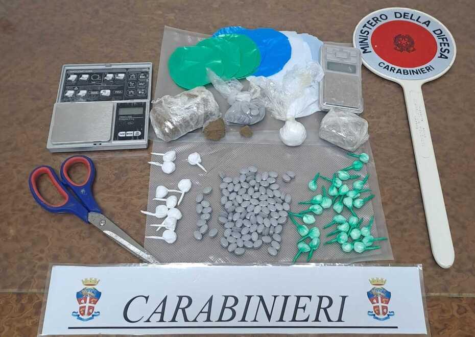 Pontedera, spaccio di ecstasy e cocaina: arrestato dopo l’ultima cessione 