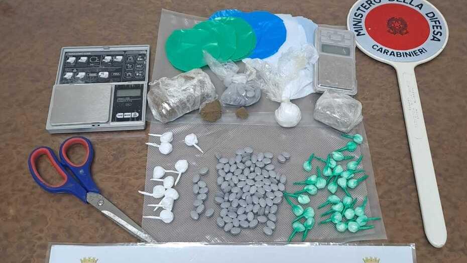 Pontedera, spaccio di ecstasy e cocaina: arrestato dopo l’ultima cessione
