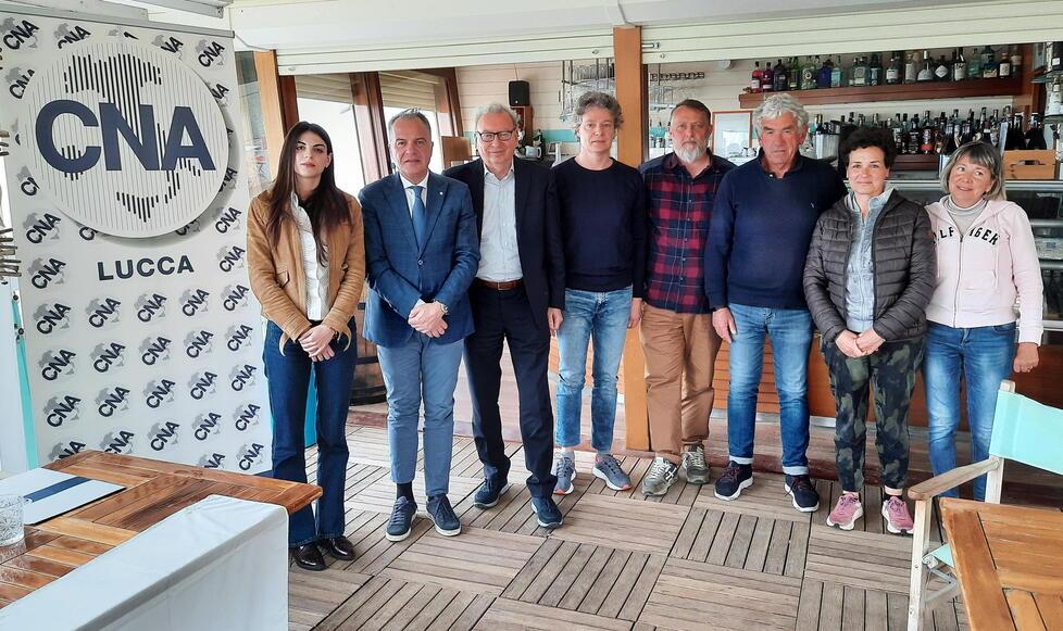 Versilia, i balneari all’ultima resistenza: «Le aste possono essere fermate». Le notti in bianco e le speranze – Video
