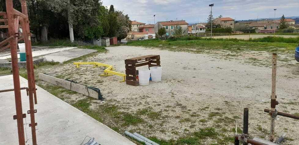 Casciana, partite in piazza e nel parco: arrivano i vigili. Raccolta di firme per un campetto da calcio