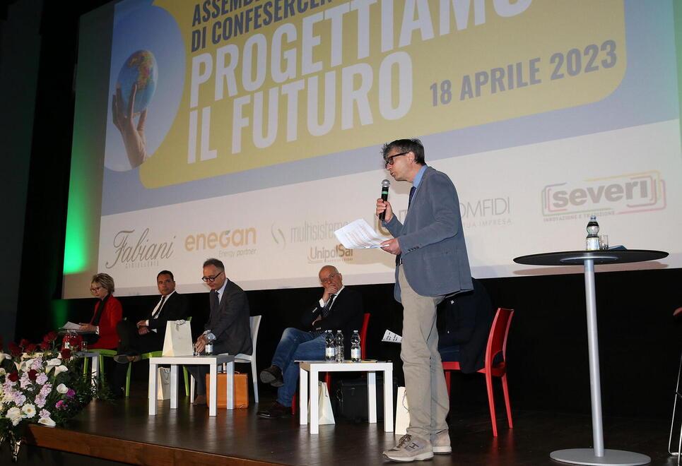 Confesercenti Pistoia: «Non possiamo più fare i contabili»