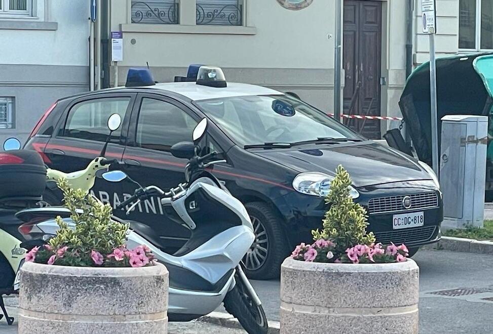 Viareggio, ladri scatenati in spiaggia e nelle auto del centro: tre fermati