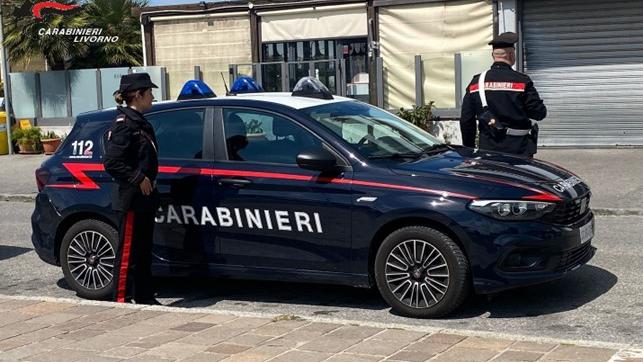 Una pattuglia dei carabinieri (foto d'archivio)