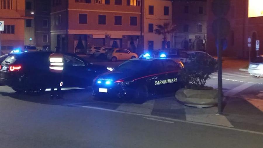 Follonica, artigiano arrestato per due rapine: minacciò le commercianti col taglierino