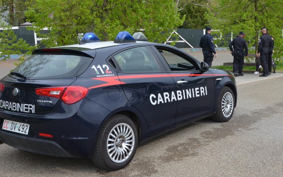 Modena, trasformano villa abbandonata in residenza: denunciati