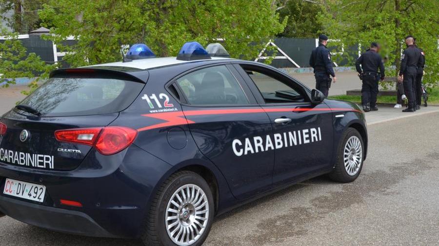 Modena, trasformano villa abbandonata in residenza: denunciati