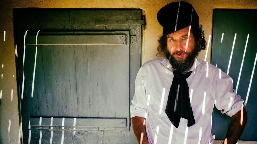 Il ritorno di Capossela con un disco che fa politica