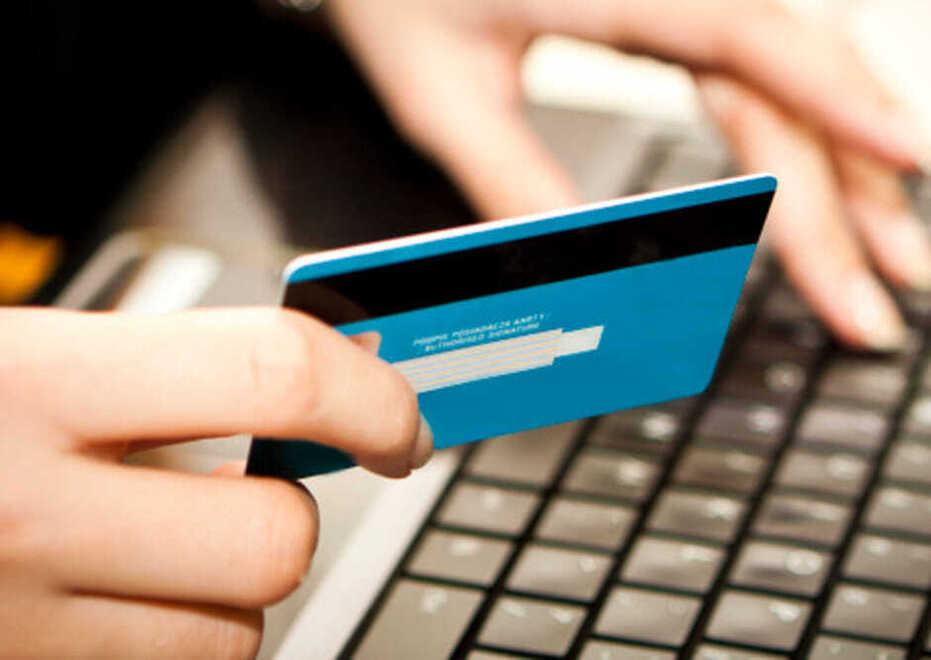 Riceve falso messaggio dalla banca: gli prelevano 3.800 euro dal conto