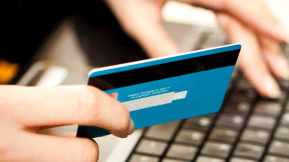 Riceve falso messaggio dalla banca: gli prelevano 3.800 euro dal conto