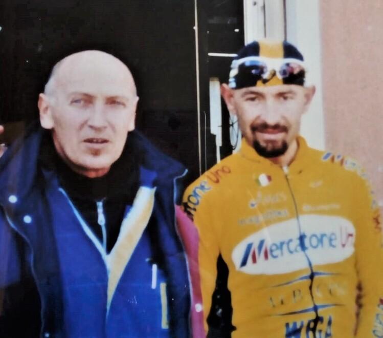 Serramazzoni La statua di Pantani in piazza: «Un dono ricordando mia moglie» 