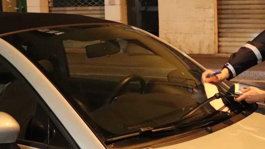 Caos pass auto a Livorno, centinaia sono sbagliati: ecco perché. L’assessora: «Annulleremo le multe»