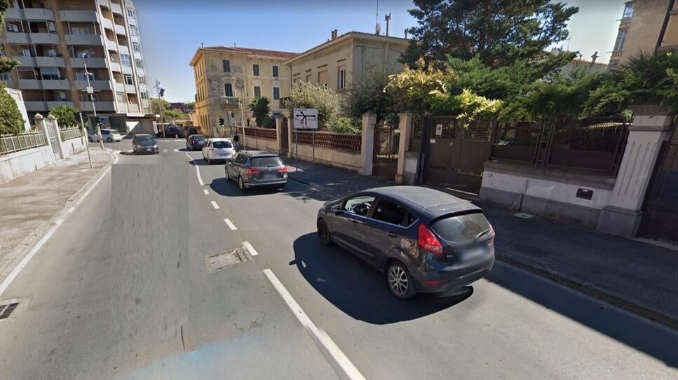 Piombino, muore alla guida a 54 anni