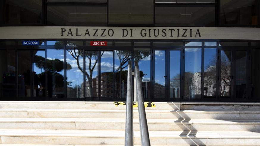 Grosseto, derubata di gioielli per 20mila euro. Li ritrova: condannato il vicino