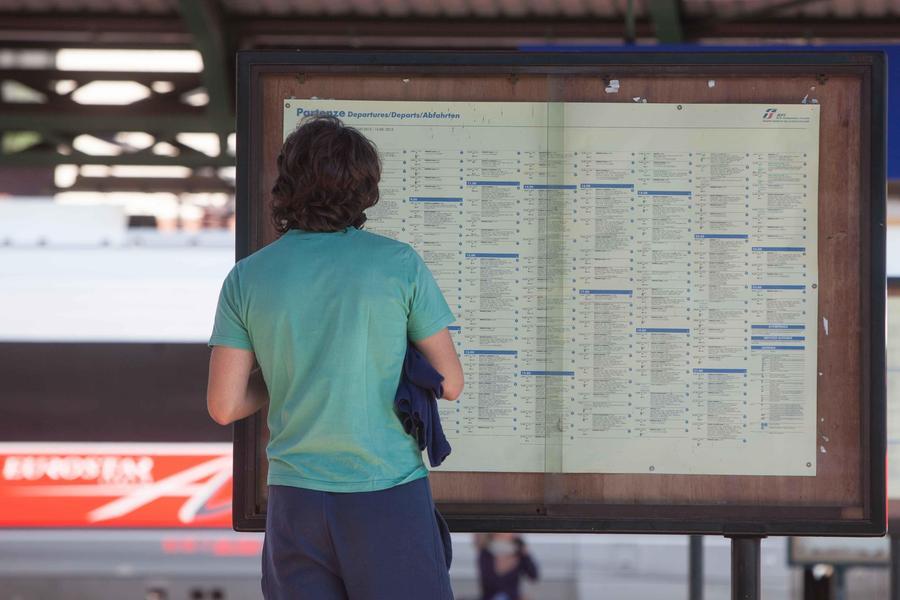 Treno deraglia, ritardi nella circolazione ferroviaria