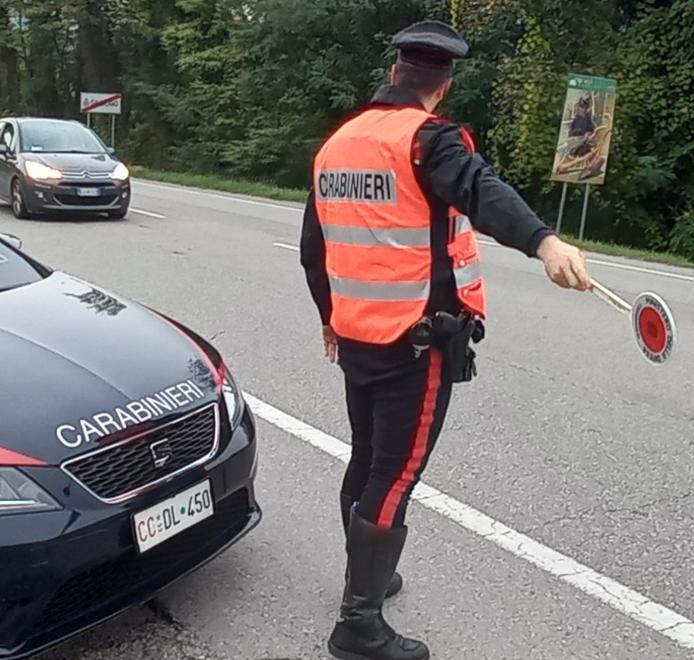 Prende una multa perché ubriaco, quando torna sobrio va in caserma a scusarsi