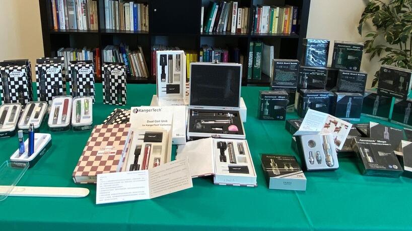 Sigarette elettroniche fuori regola: blitz e maxi sequestro in negozio di Pistoia