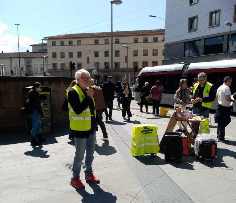 Avaria nel convoglio alle porte di Viareggio: «Treno in fiamme, calore rilevato lungo i binari»