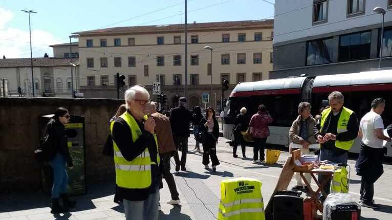 Avaria nel convoglio alle porte di Viareggio: «Treno in fiamme, calore rilevato lungo i binari»
