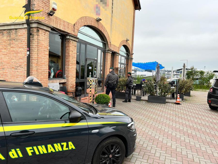 Modena: ‘Ndrangheta, quattro custodie cautelari Il  ristorante “Stalliere” va in amministrazione controllata. Aiuti Covid spesi in Maserati