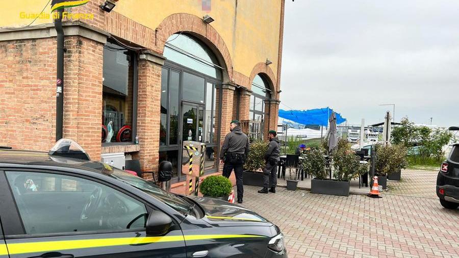 Modena: ‘Ndrangheta, quattro custodie cautelari Il  ristorante “Stalliere” va in amministrazione controllata. Aiuti Covid spesi in Maserati