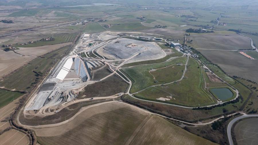 Una veduta aerea della zona della discarica di Scapigliato