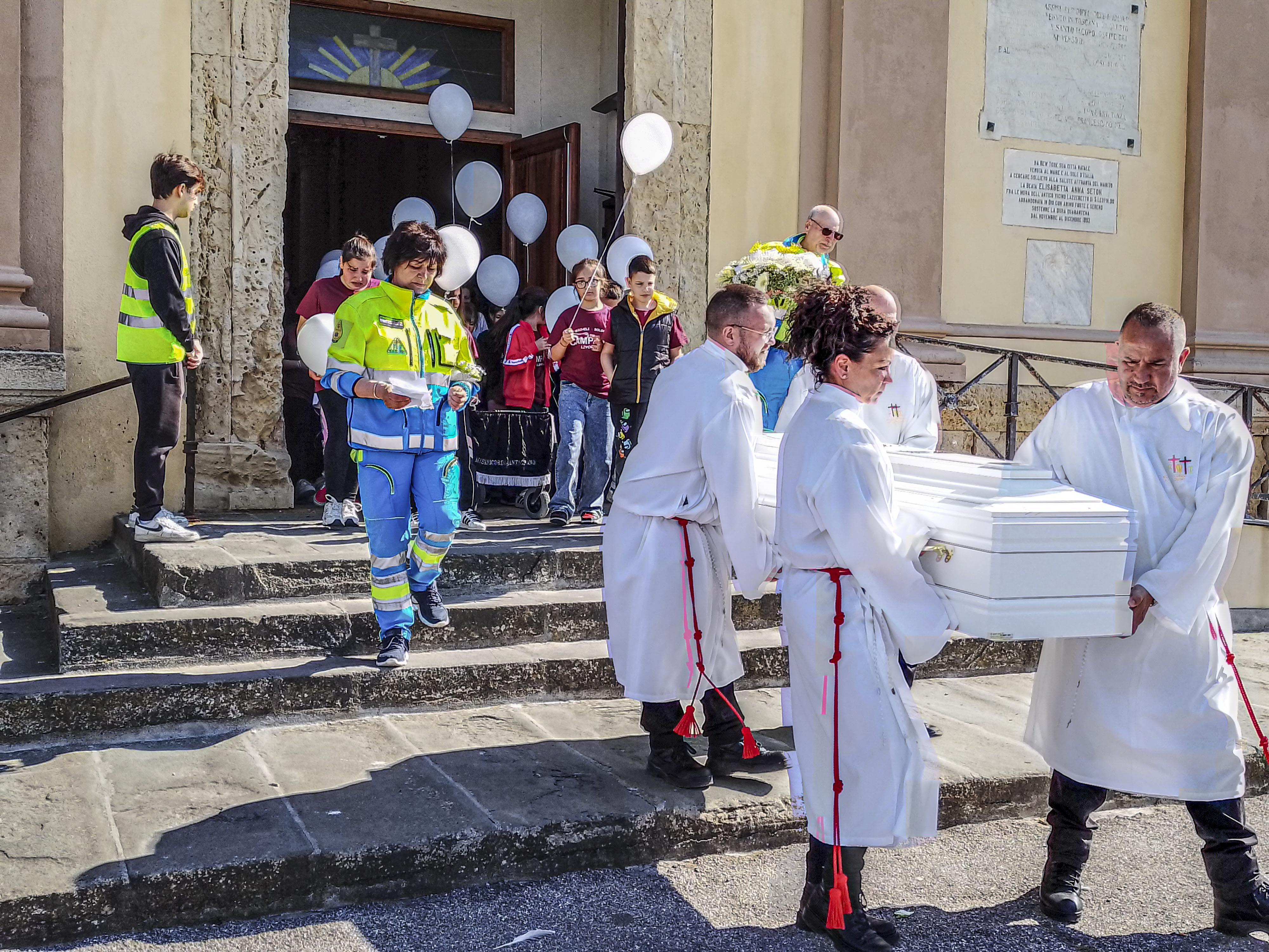 Le esequie a San Jacopo (foto Stefanini/Silvi)