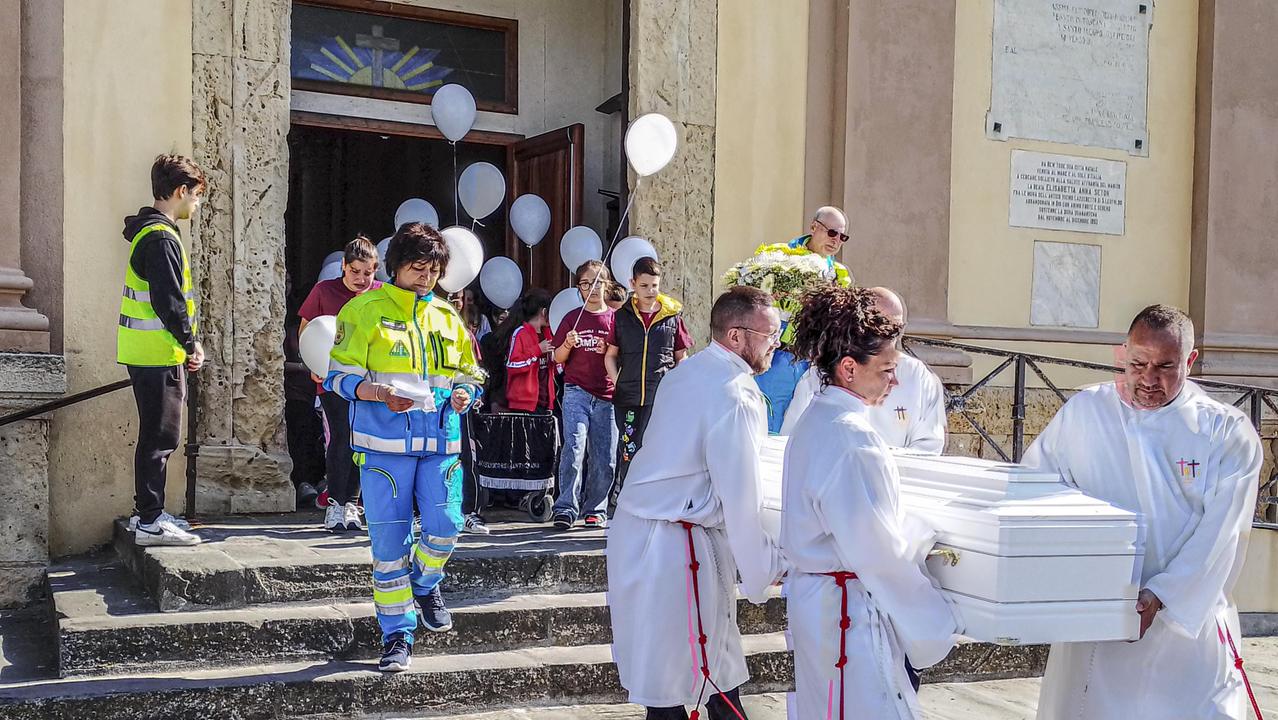 Le esequie a San Jacopo (foto Stefanini/Silvi)