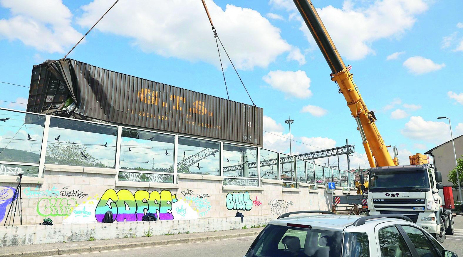 Deraglia un treno merci a Firenze, ma i sistemi di sicurezza saranno obbligatori (forse) nel 2030