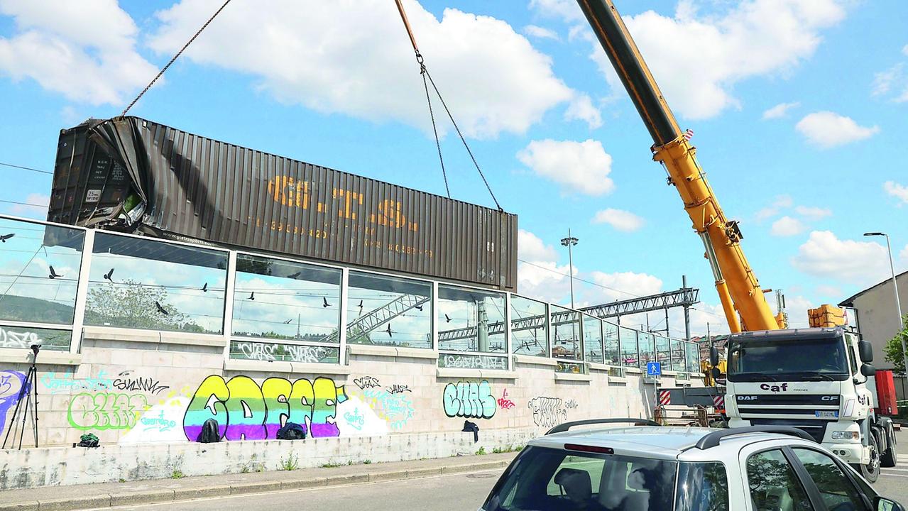 Deraglia un treno merci a Firenze, ma i sistemi di sicurezza saranno obbligatori (forse) nel 2030