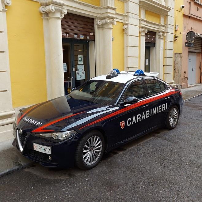 Pavullo. Fermato per la sua guida pericolosa minaccia e aggredisce i carabinieri 