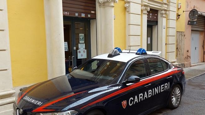 Pavullo. Fermato per la sua guida pericolosa minaccia e aggredisce i carabinieri
