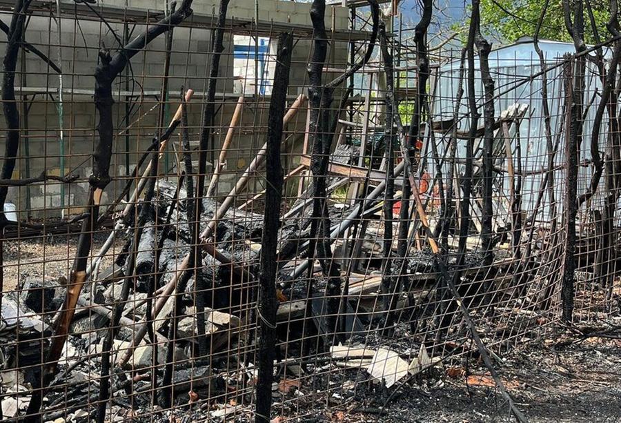
	L'area distrutta dalle fiamme (Foto di Franco Silvi)

