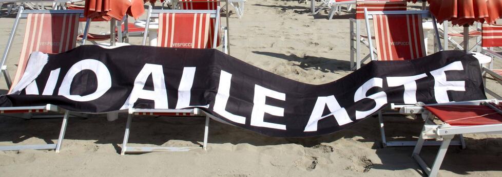 Balneari in Versilia, paura e rabbia dopo la sentenza: «Basta parole, ora il Governo ci salvi»