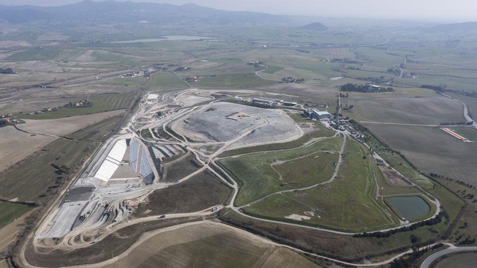 Smaltimento illecito di rifiuti Tra gli indagati anche il sindaco