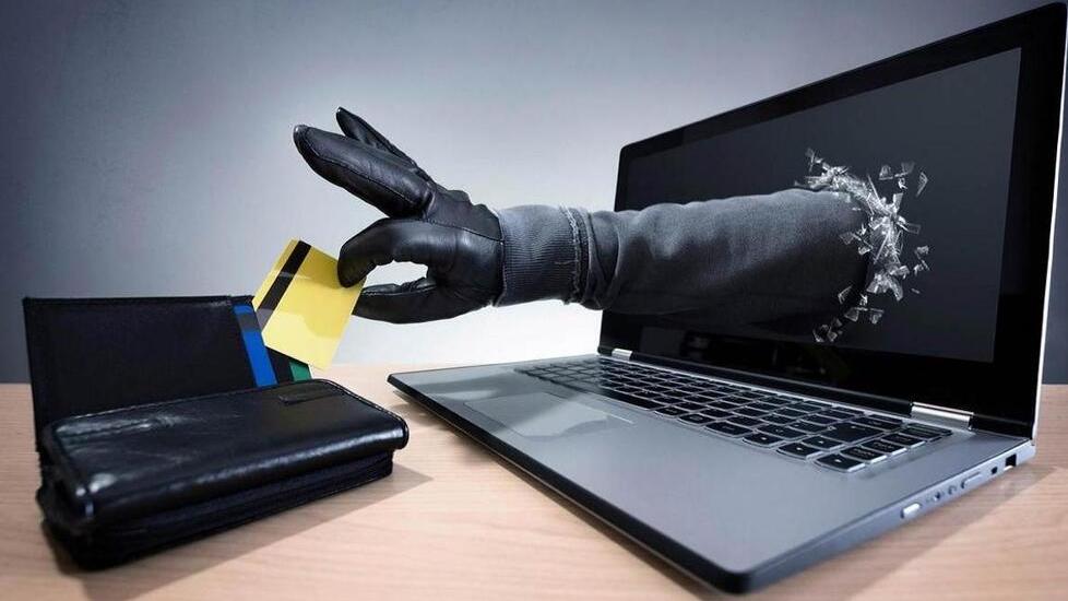 «Ha un problema con home banking», ma è una truffa: sottratti 3.000 euro a un professionista di Follonica