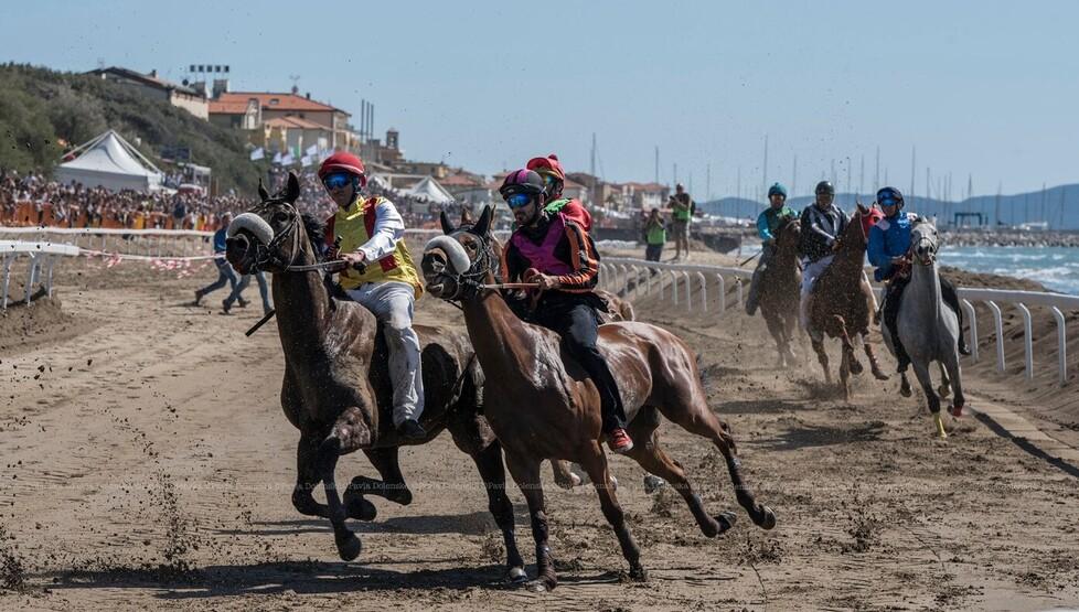 A Marina di Bibbona lo spettacolo del 14° Palio della Costa Etrusca 