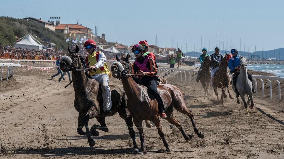 A Marina di Bibbona lo spettacolo del 14° Palio della Costa Etrusca