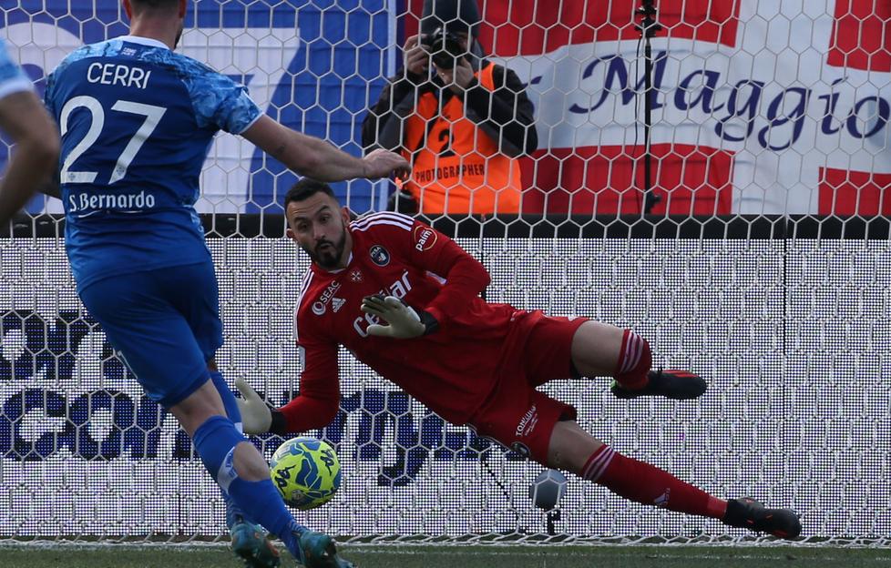 L’altra Pisa-Bari: la sfida tra portieri è generazionale 