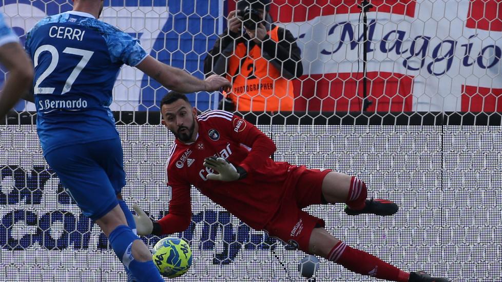 L’altra Pisa-Bari: la sfida tra portieri è generazionale