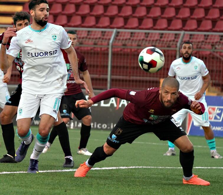 Aspettando il Gubbio il Pontedera blinda il  capitano Espeche