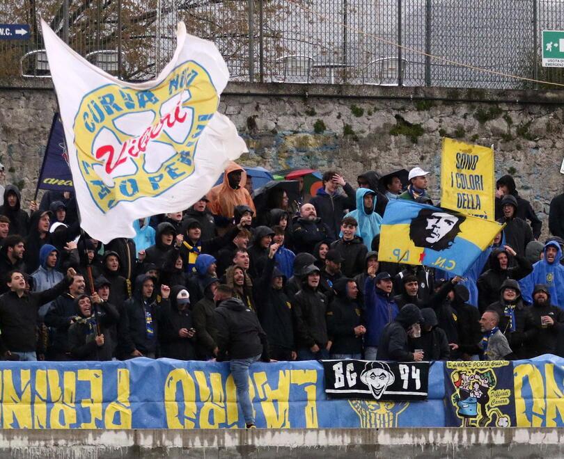 Carrarese, i tifosi preparano la super trasferta a Pesaro