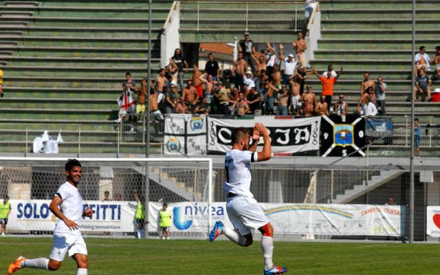 Calcio, stadio vietato per venticinque tifosi dell'Olbia 
