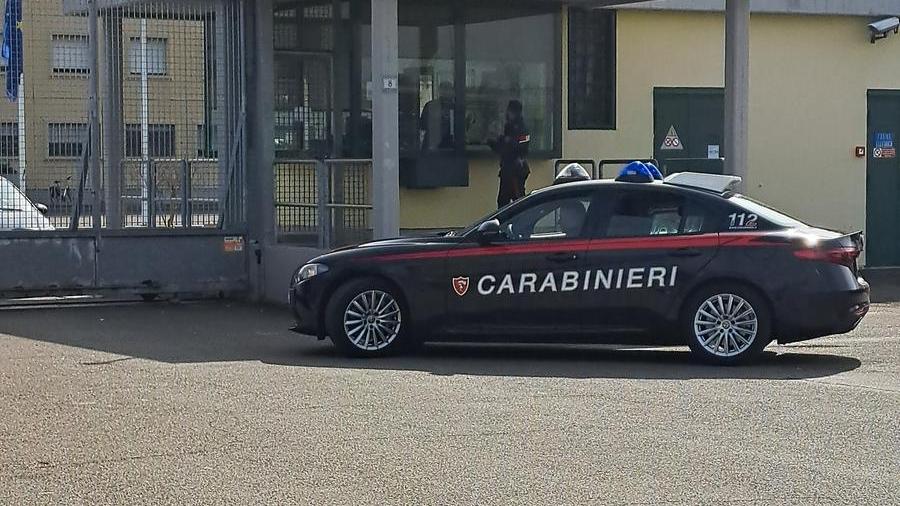 Calci e pugni in faccia alla moglie, arrestato 39enne