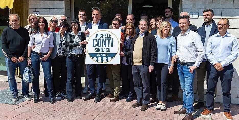 Pisa, il sindaco Conti non rinnova (ancora) la tessera Lega. Lui nega, ma c’è l’ombra di Fratelli d’Italia