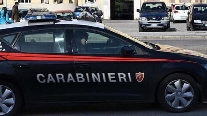 Una pattuglia dei carabinieri (foto d'archivio)