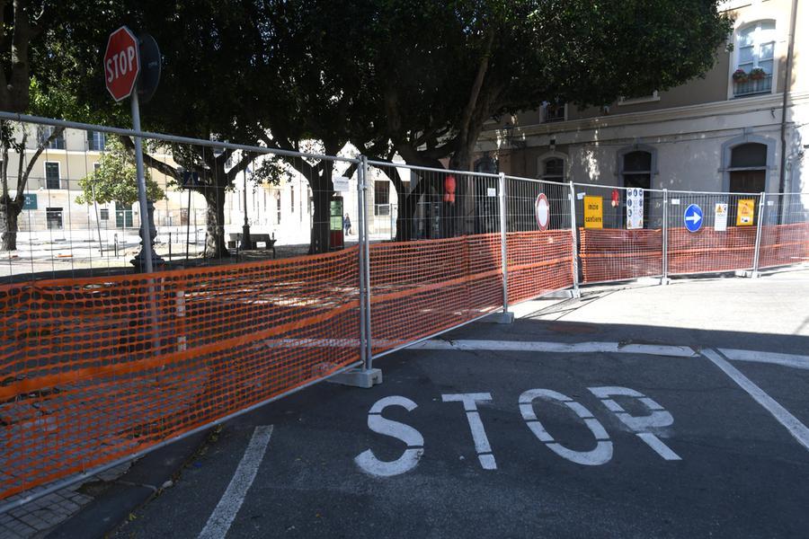 
	Piazza Manno, tutto chiuso

